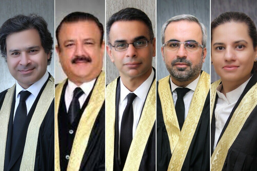 More than 300 lawyers call on the SC to form bench in response to IHC Judges' Letter under Article 184(3)