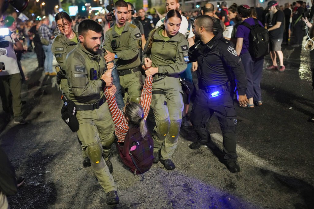 Police and protesters clashed in Tel Aviv: Gaza war update